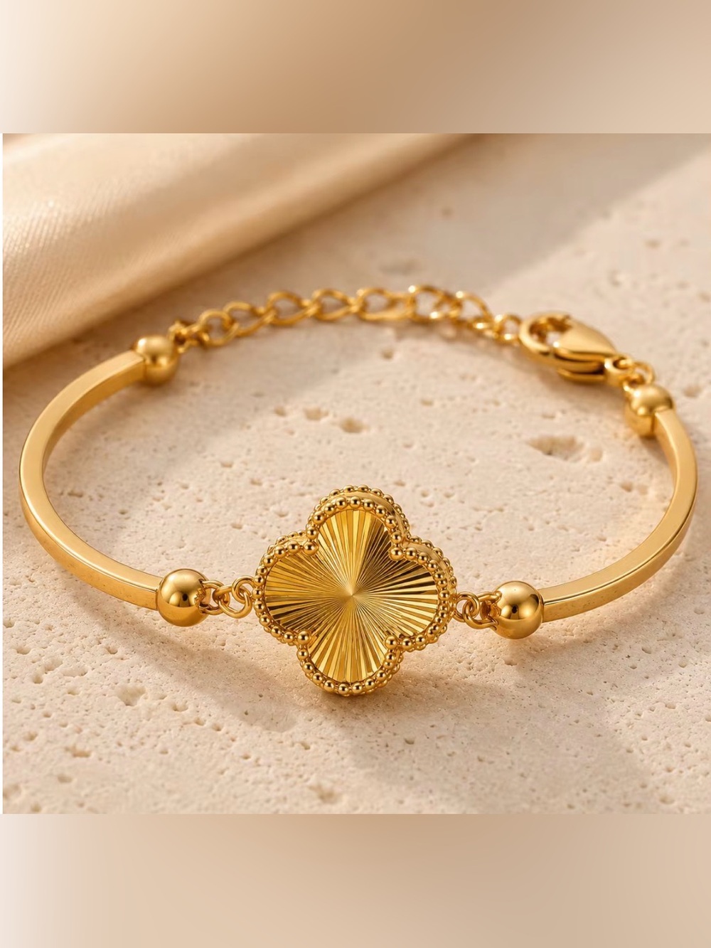 Gold Four-Leaf Clover Bracelet Luxury Look